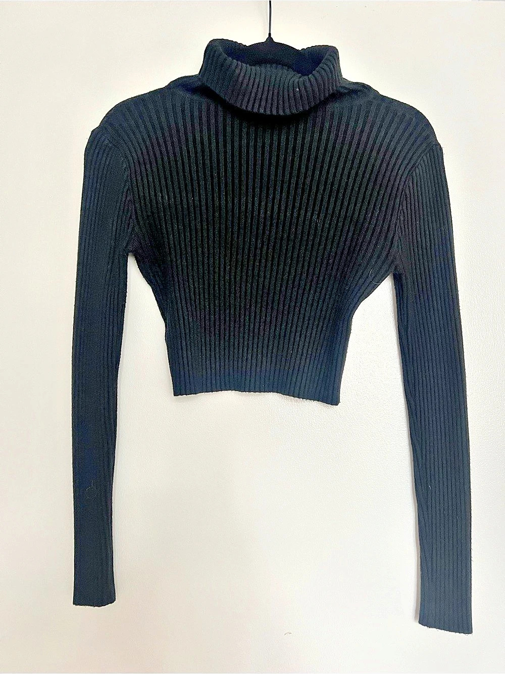 LOVE TREE Black Ribbed Turtleneck Crop Sweater Like New